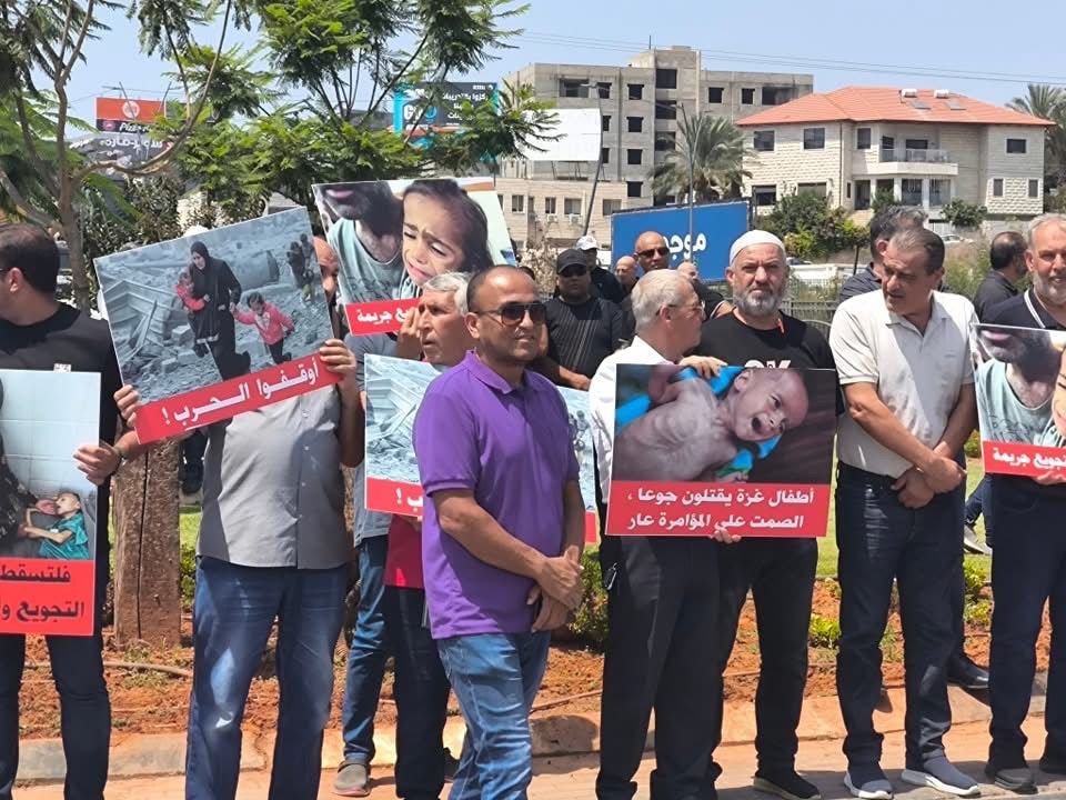وقفة احتجاجية في كفرقرع تندد بسياسة التجويع في غزة-2