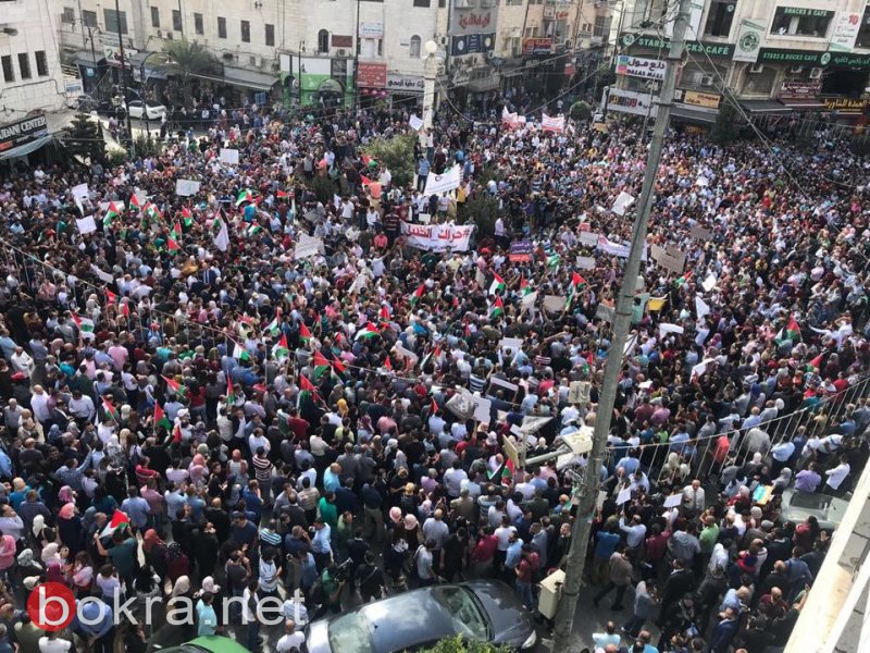 الآلاف يتظاهرون وسط رام الله للمطالبة بتعديل قانون الضمان الاجتماعي-5