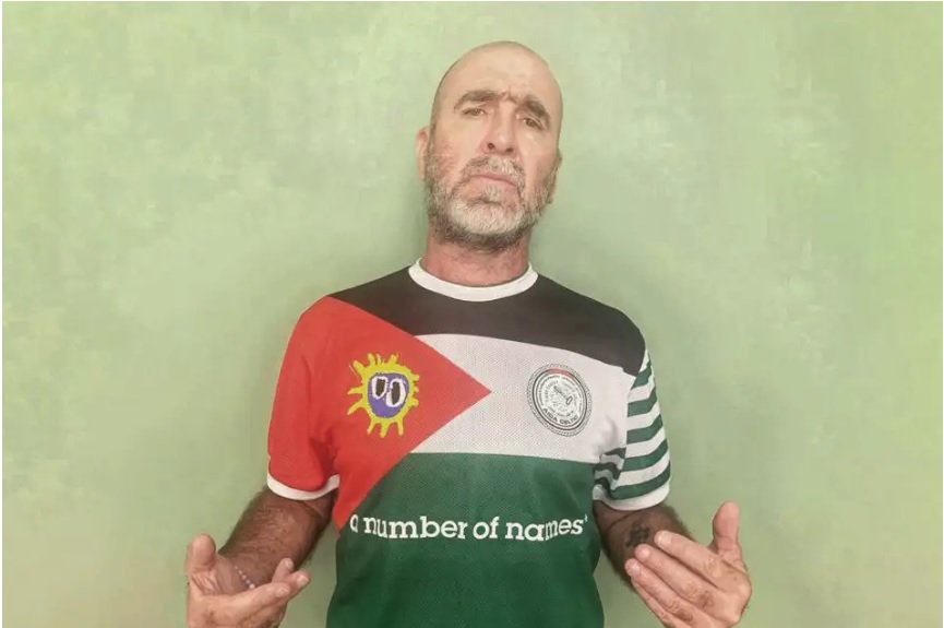 كانتونـا يثير غضباً واسعاً بعد ظهوره بقميص يصوّره يركل رأس نتنياهو-0