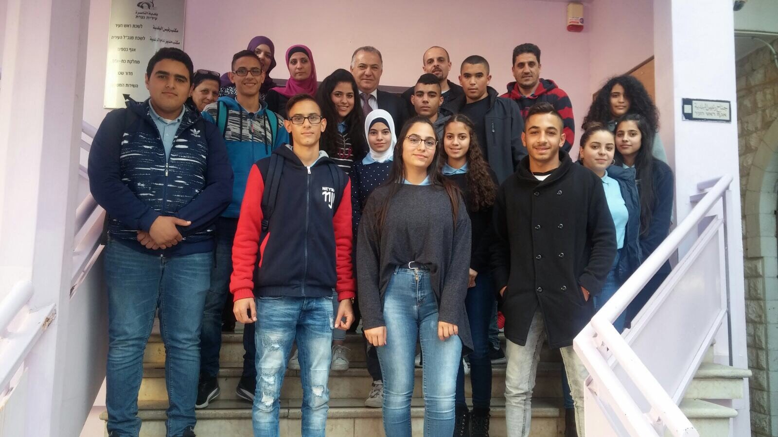 مدير وطلاب ومعلمي مدرسة الجليل على اسم خالد سليمان يلتقون رئيس بلدية الناصرة-3