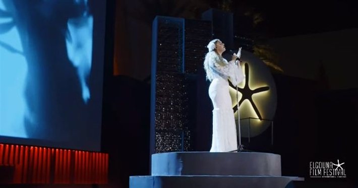 الفلسطينية إليانا تغني "غصن الزيتون" في حفل افتتاح الدورة السادسة بمهرجان الجونة-2