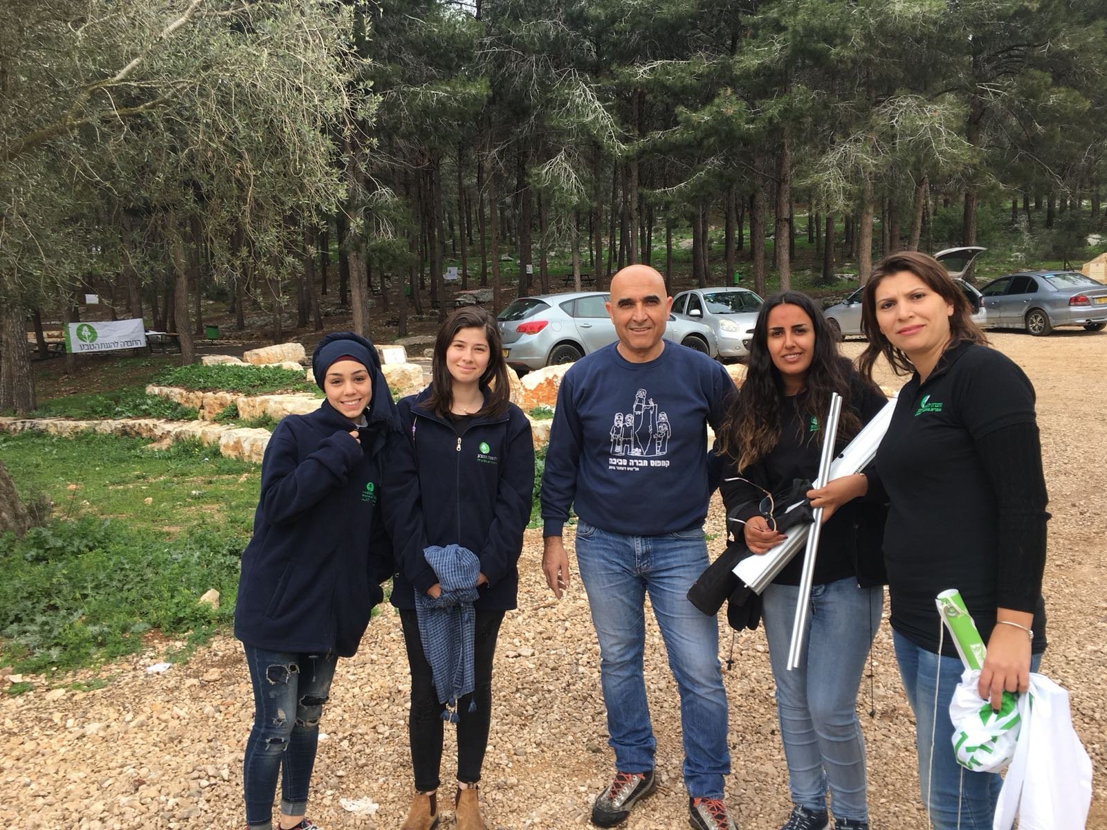الابتدائيّة جولس "ب" تحتفل مع جمعيّة حماية الطّبيعة بعيد غرس الأشجار في حرش أحيهود-15