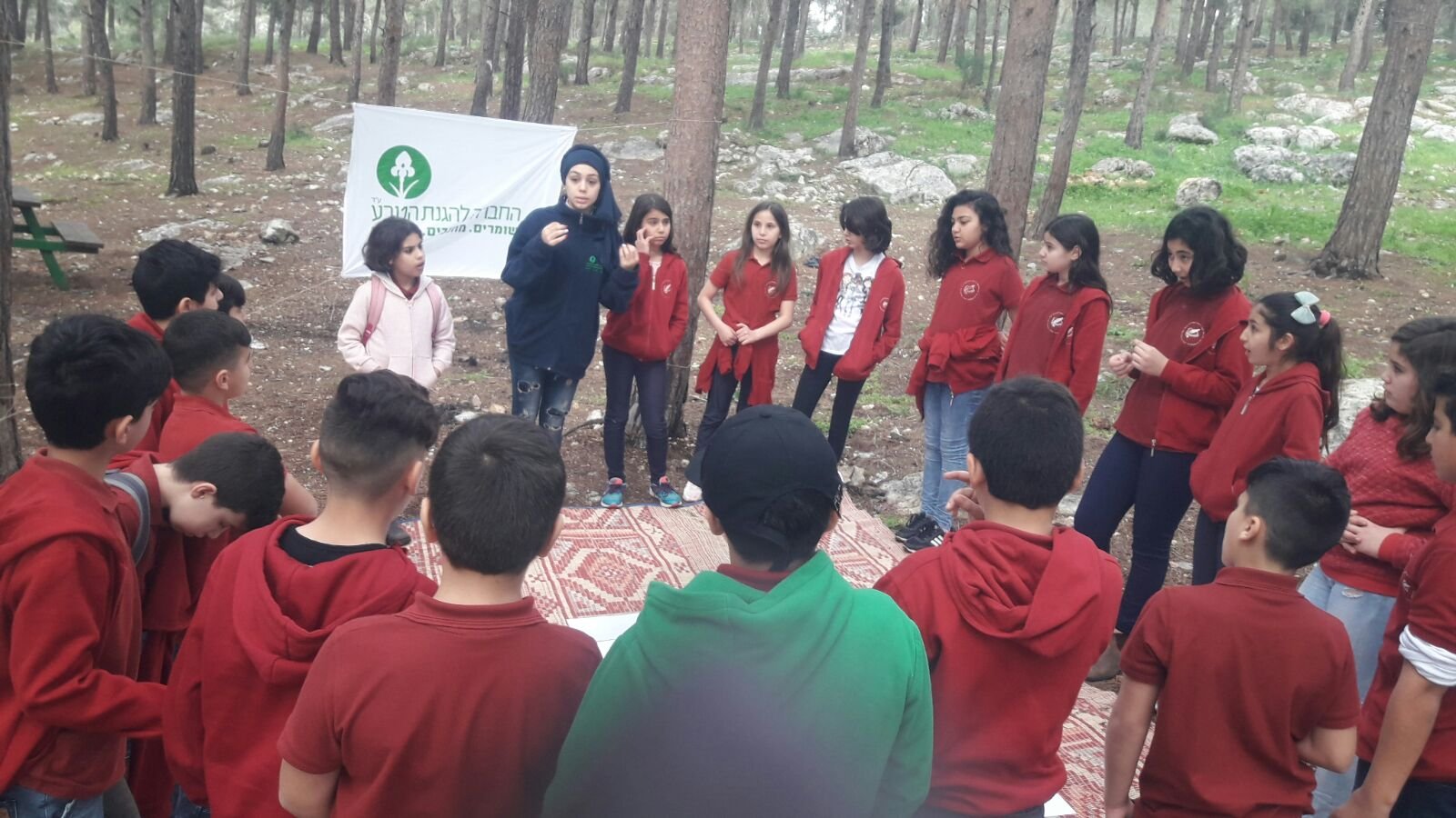 الابتدائيّة جولس "ب" تحتفل مع جمعيّة حماية الطّبيعة بعيد غرس الأشجار في حرش أحيهود-25