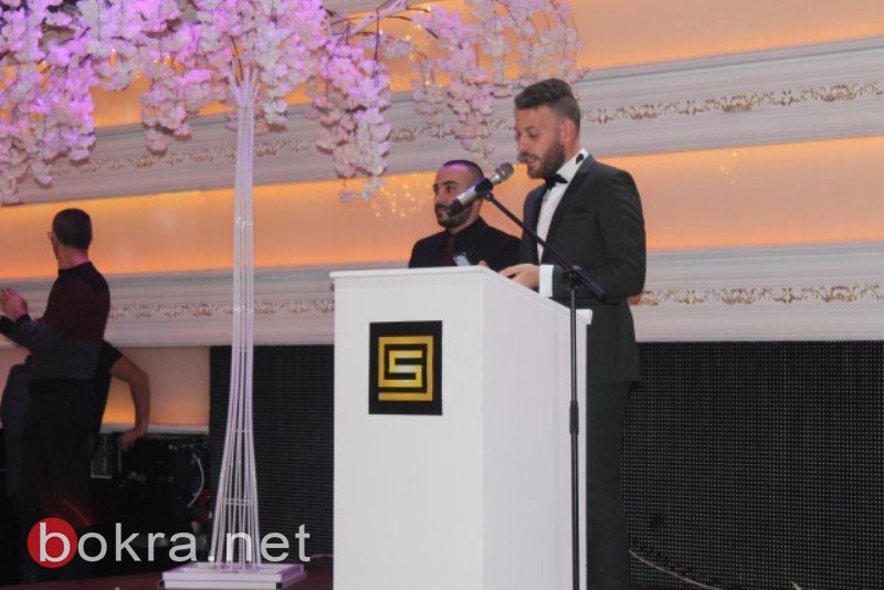 ساهر عوكل خلال حفل استقباله يعلن عن تبرعه بنصف الجائزة لمركز سرطان الأطفال في لبنان-103