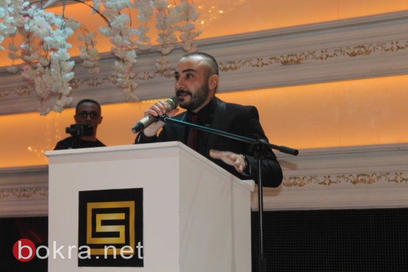 ساهر عوكل خلال حفل استقباله يعلن عن تبرعه بنصف الجائزة لمركز سرطان الأطفال في لبنان-105