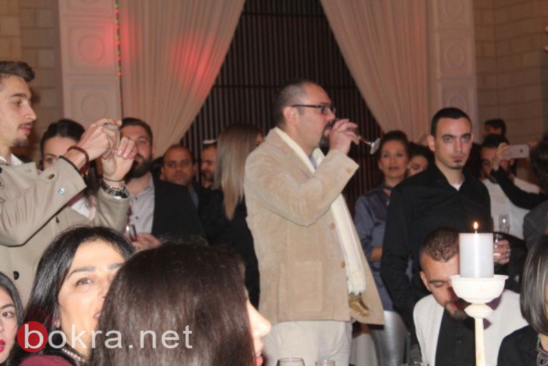 ساهر عوكل خلال حفل استقباله يعلن عن تبرعه بنصف الجائزة لمركز سرطان الأطفال في لبنان-136