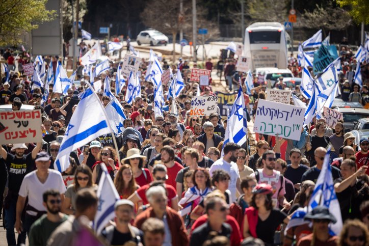 تحت عنوان " نهاية الديمقراطية"..تجدد التظاهرات وإغلاق شوارع في مختلف أنحاء إسرائيل ضد خطة الإصلاحات القضائية-2