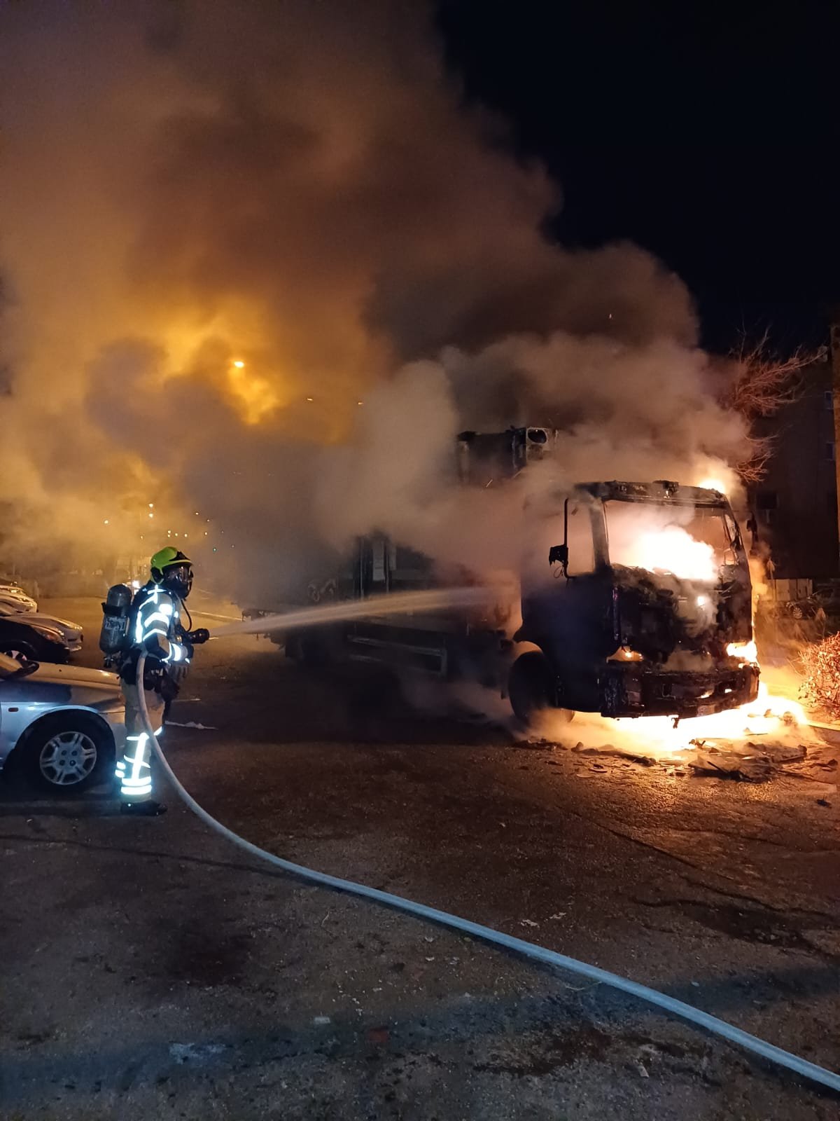 حيفا: حريق شاحنة دون وقوع  اصابات.-1