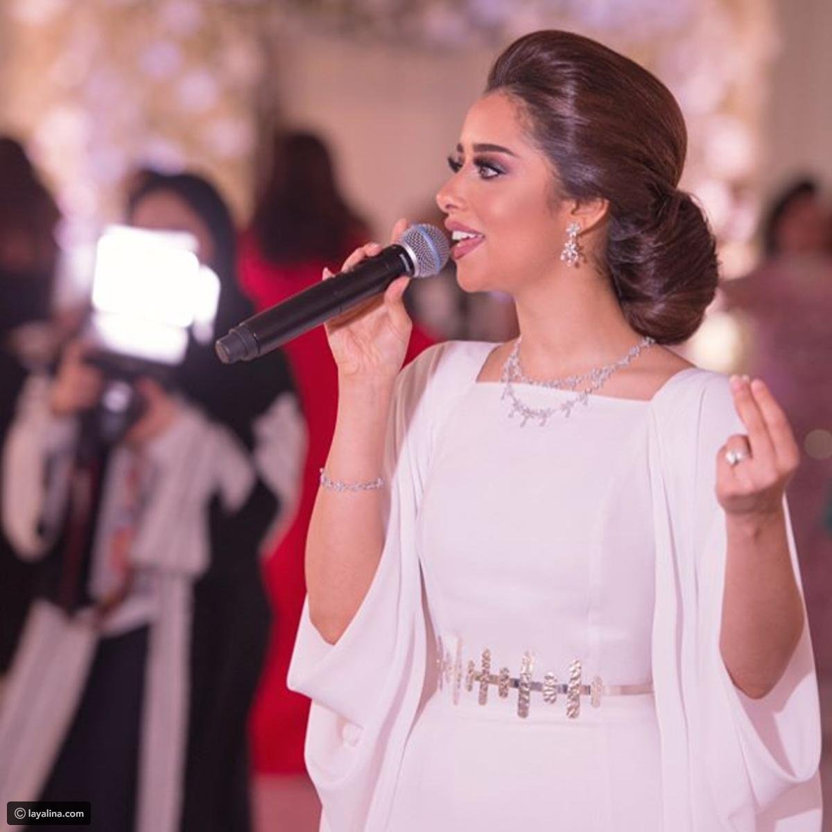 بلقيس فتحي تتألق بفستانها الأبيض بحفل زفاف في السعودية-5