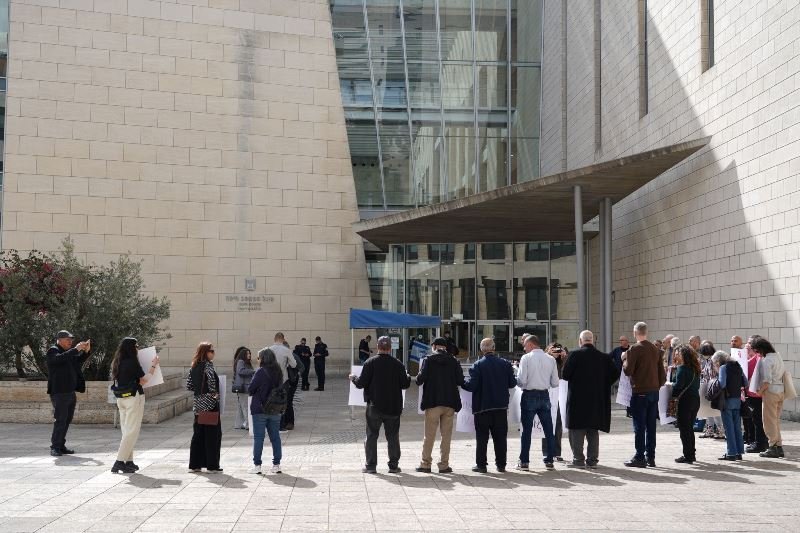 وقفة احتجاجية أمام محكمة حيفا رفضًا للاعتقال الإداري بحق رجا اغبارية، وتأجيل المحكمة-3