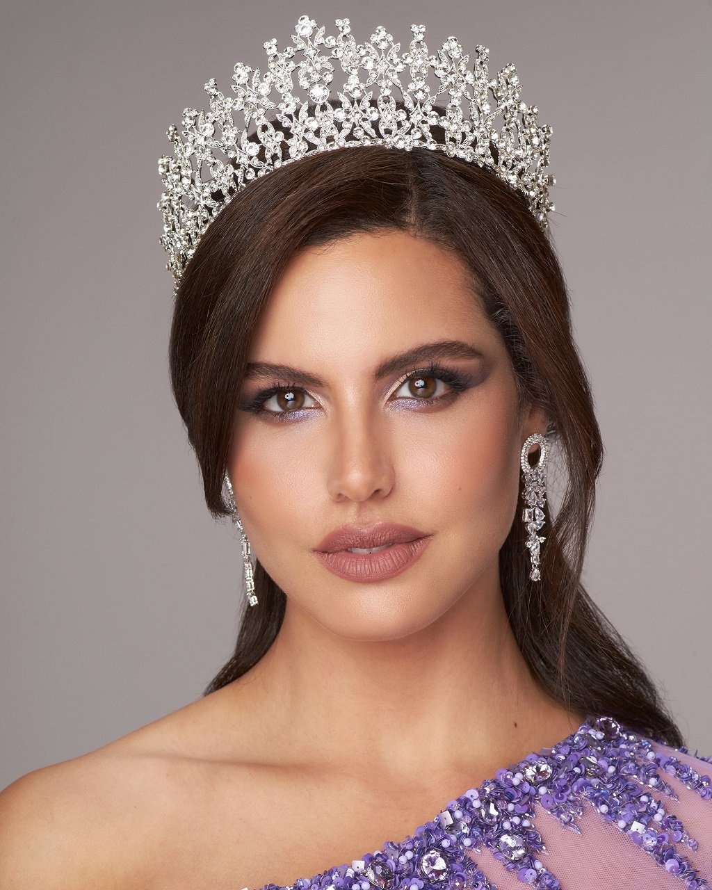 (صور)نادين أيوب تتوّج رسميًا بلقب ملكة جمال فلسطين-1
