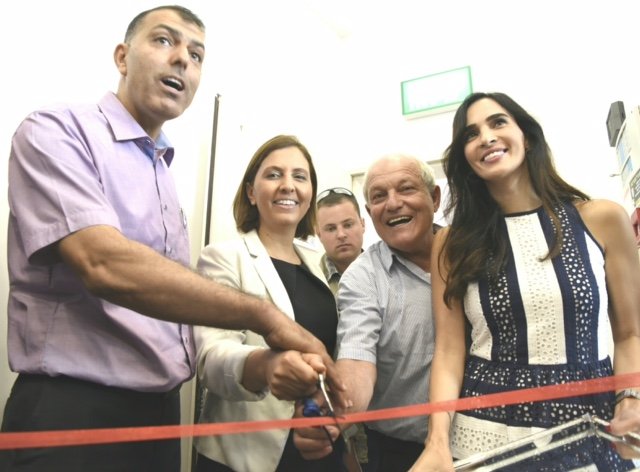 وزير الرفاه حاييم كاتس ووزيرة المساواة الاجتماعية غيلا غمليئيل يشاركان بافتتاح مركز "ريان" في الطيرة-7