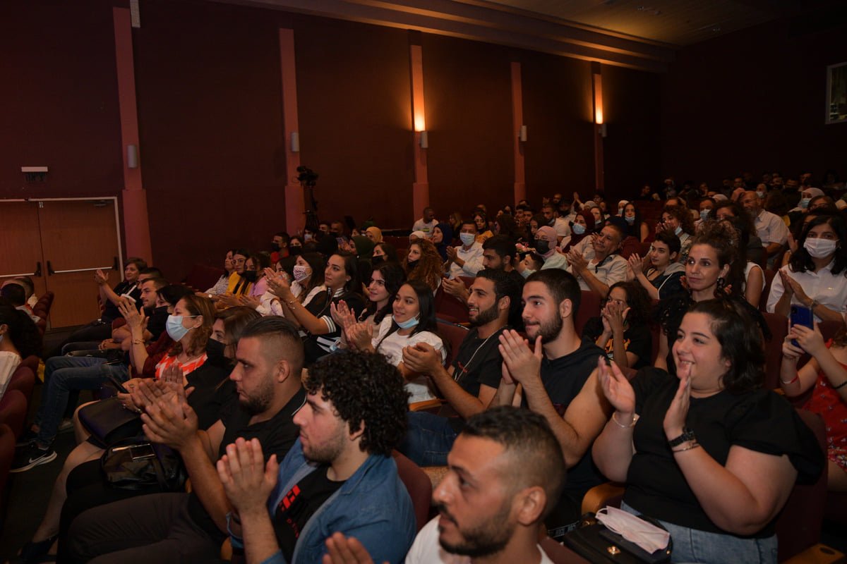 أكاديمية فرينج الناصرة تحتفل بتخريج الفوج الثاني من طلابها وعرض مسرحيتهم الأولى-16