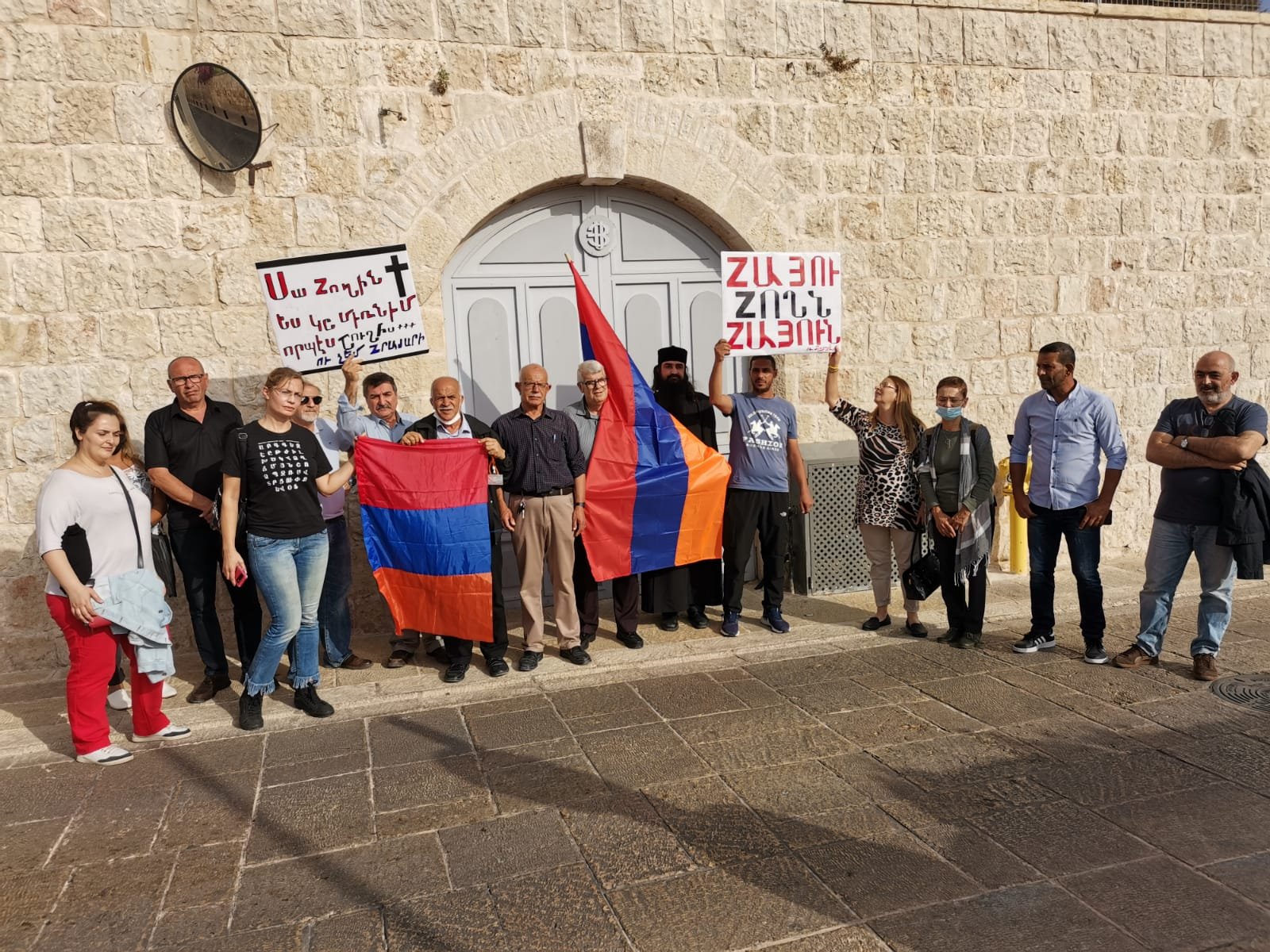 وقفة احتجاجية تطالب بإلغاء تأجير قطعة ارض تابعة للأرمن لبلدية القدس-0