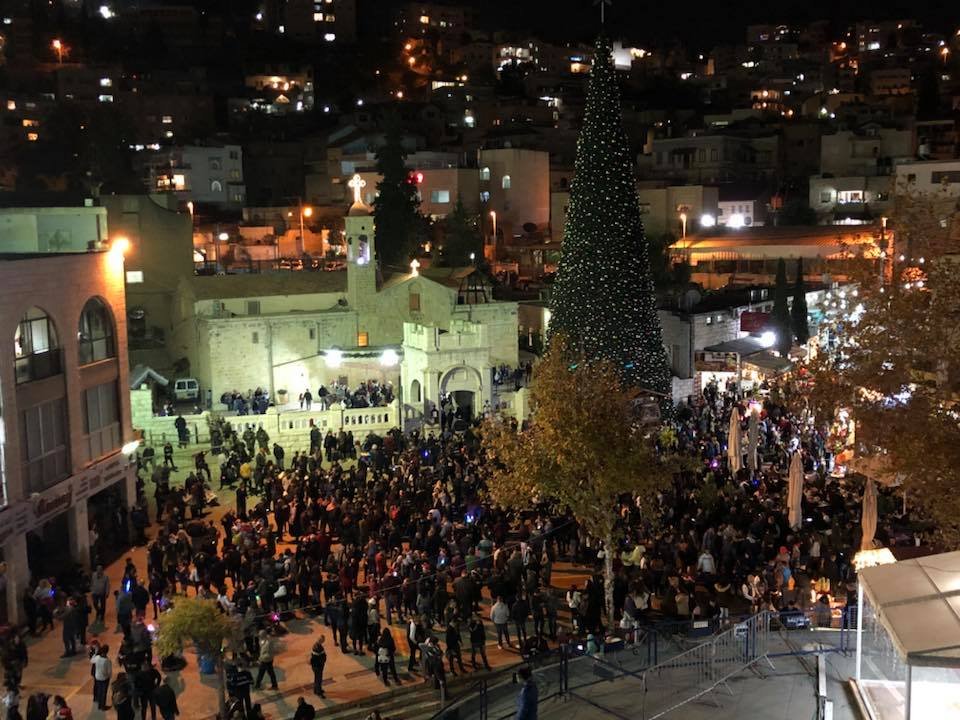 على اغنية "زهرة المدائن": طائفة الروم، تضيء شجرة الميلاد في الناصرة -1