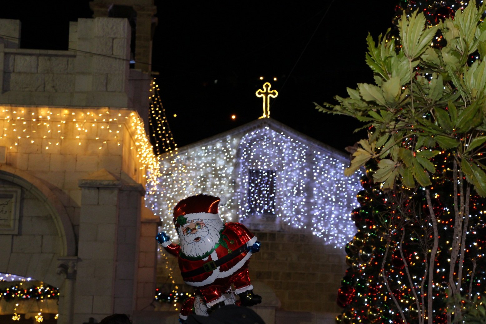 على اغنية "زهرة المدائن": طائفة الروم، تضيء شجرة الميلاد في الناصرة -21