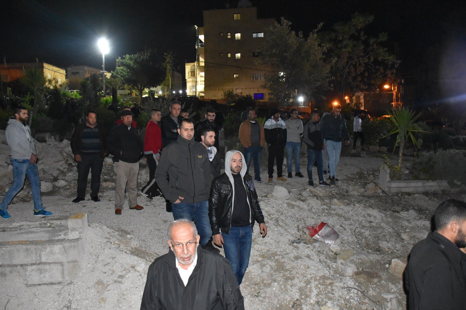 المئات يشيعون جثمان ابو دياك في عين ماهل -0