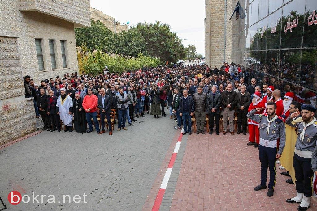   جامعة القدس تضيء شجرة الميلاد في حرمها الرئيس-1