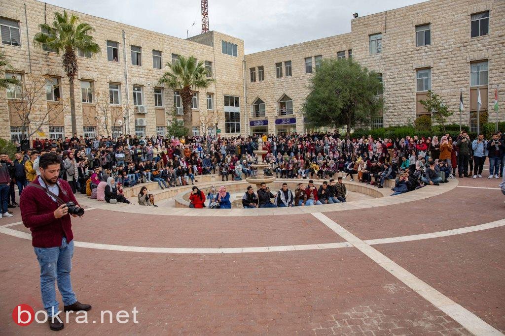   جامعة القدس تضيء شجرة الميلاد في حرمها الرئيس-7