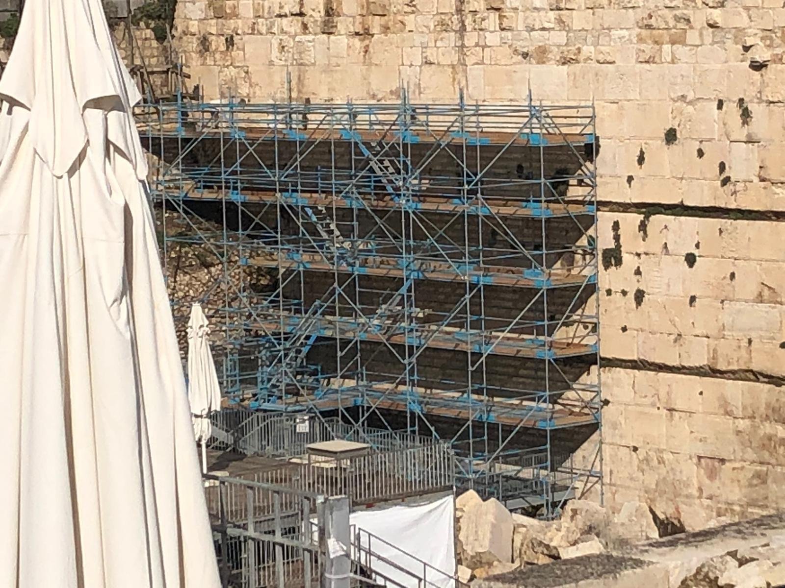 هيئات القدس تطالب بوقف الاعتداءات على الجدار الغربي للاقصى-0