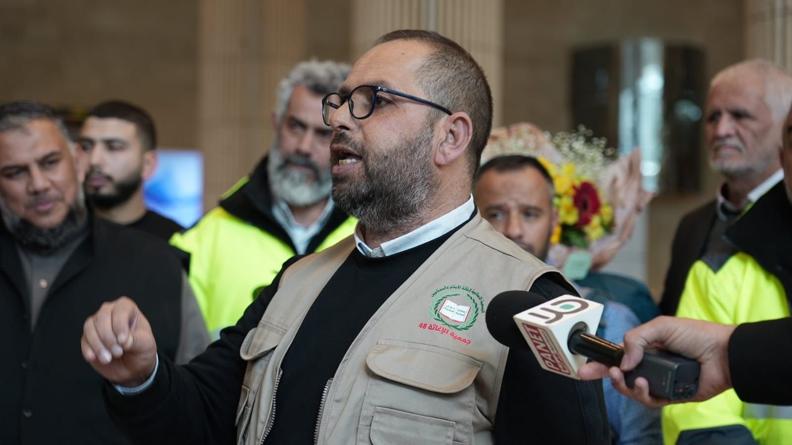 استقبال الوفد الطبي والإغاثي للحركة الإسلامية بالورود في مطار اللد بعد رجوعه من تركيا-5