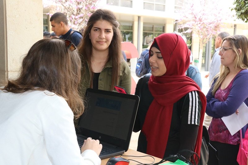كلية تل حاي تحتضن الطلاب العرب باليوم المفتوح للكشف عن التخصصات الجديدة-53