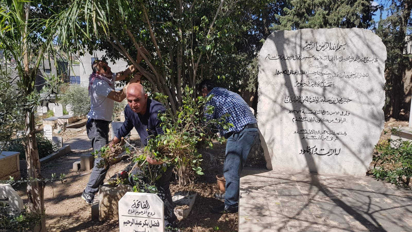 اللجنة الشعبية عرابة وشباب العودة يقومون بحملة تنظيف لضريح الشهيد خير ياسين قبيل ذكرى يوم الأرض -0
