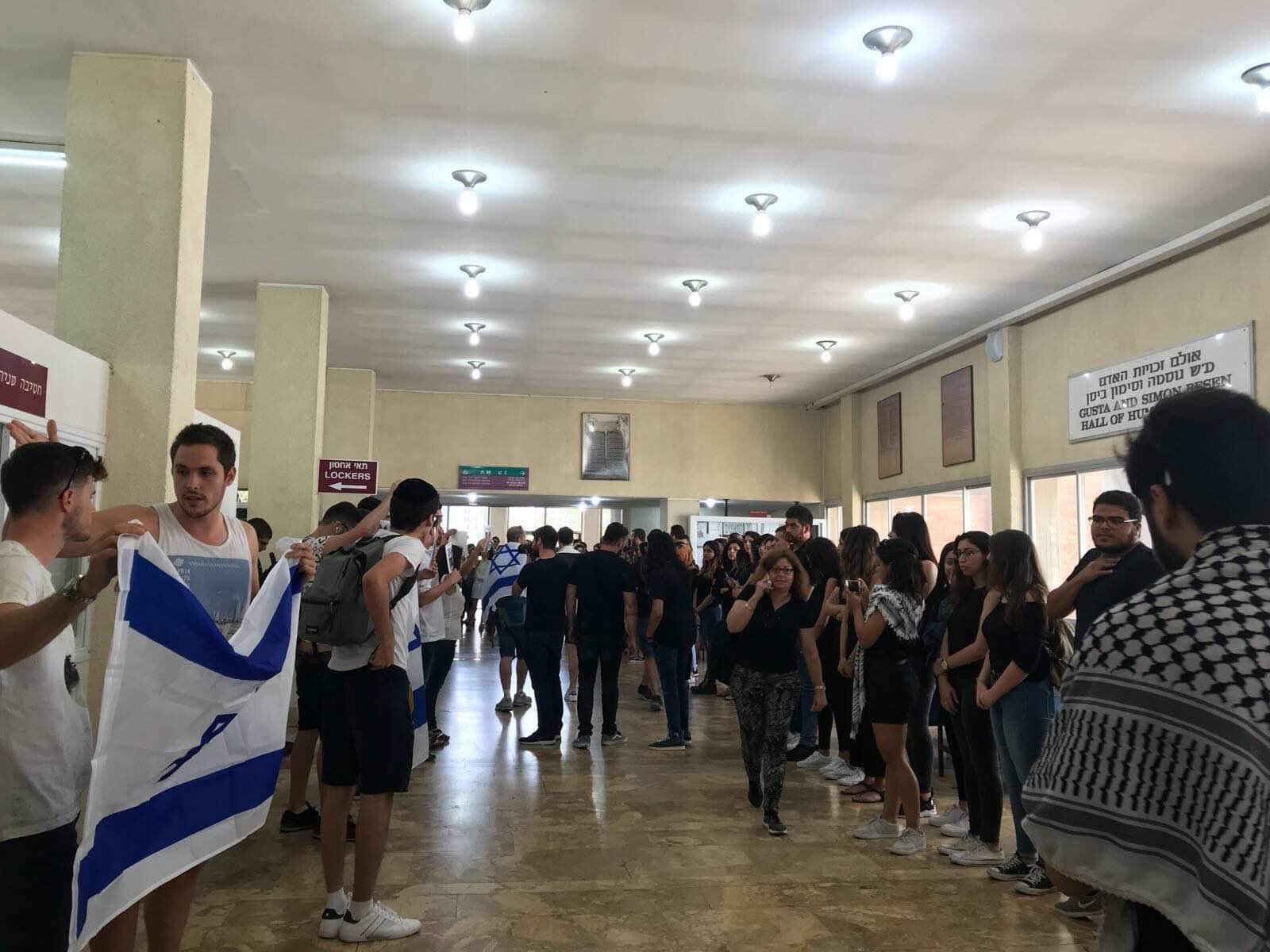 طلبة الحقوق في جامعة تل ابيب يتظاهرون نصرة لغزة-2