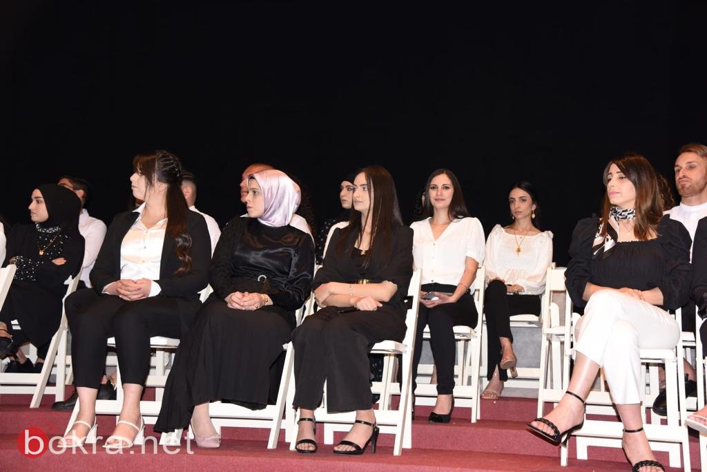 مدرسة الناصرة الاكاديمية للتمريض تحتفل بتخرج طلاب برنامج التحويل المهني-14