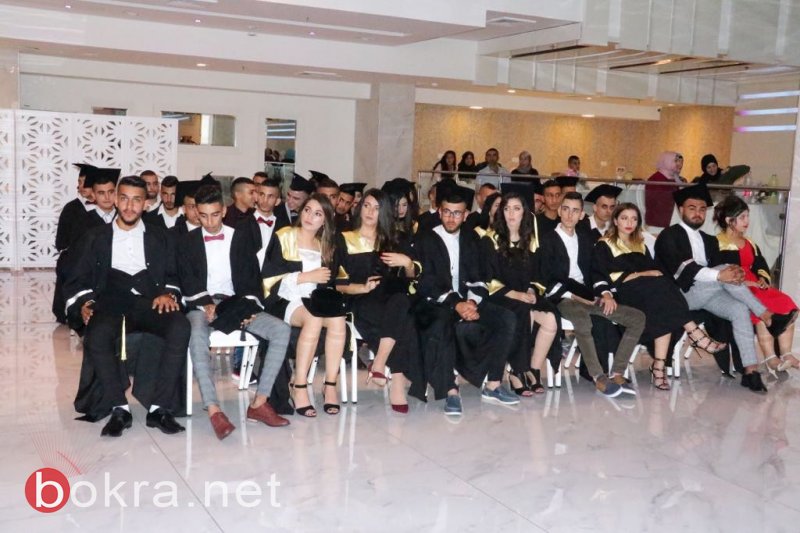 طلاب ثانوية الرينة يحتفلون بتخرجهم بحفل ضخم .. بدون مشاركة المدرسة!-93