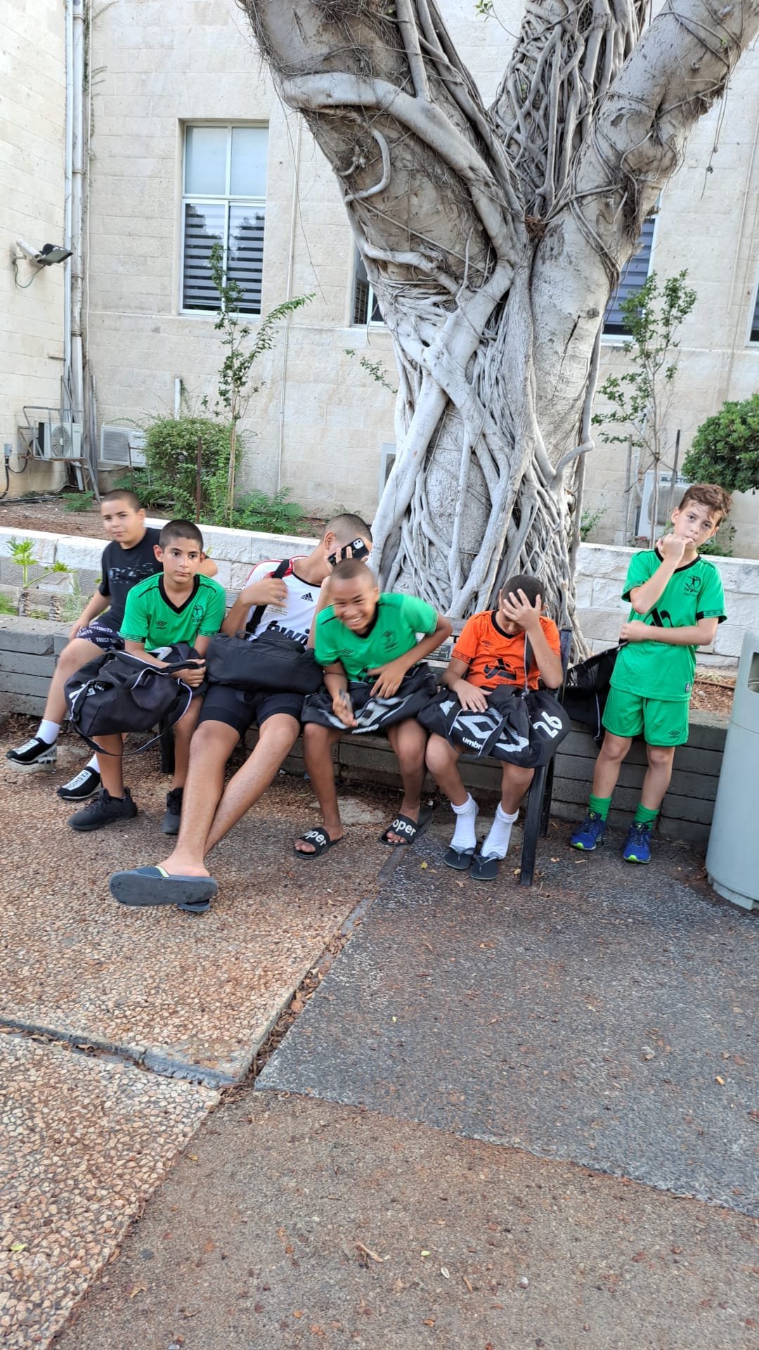 مجلس بلدية حيفا يتجاهل عشرات أطفال الحليصة ويمنع استصلاح النادي الرياضي-3