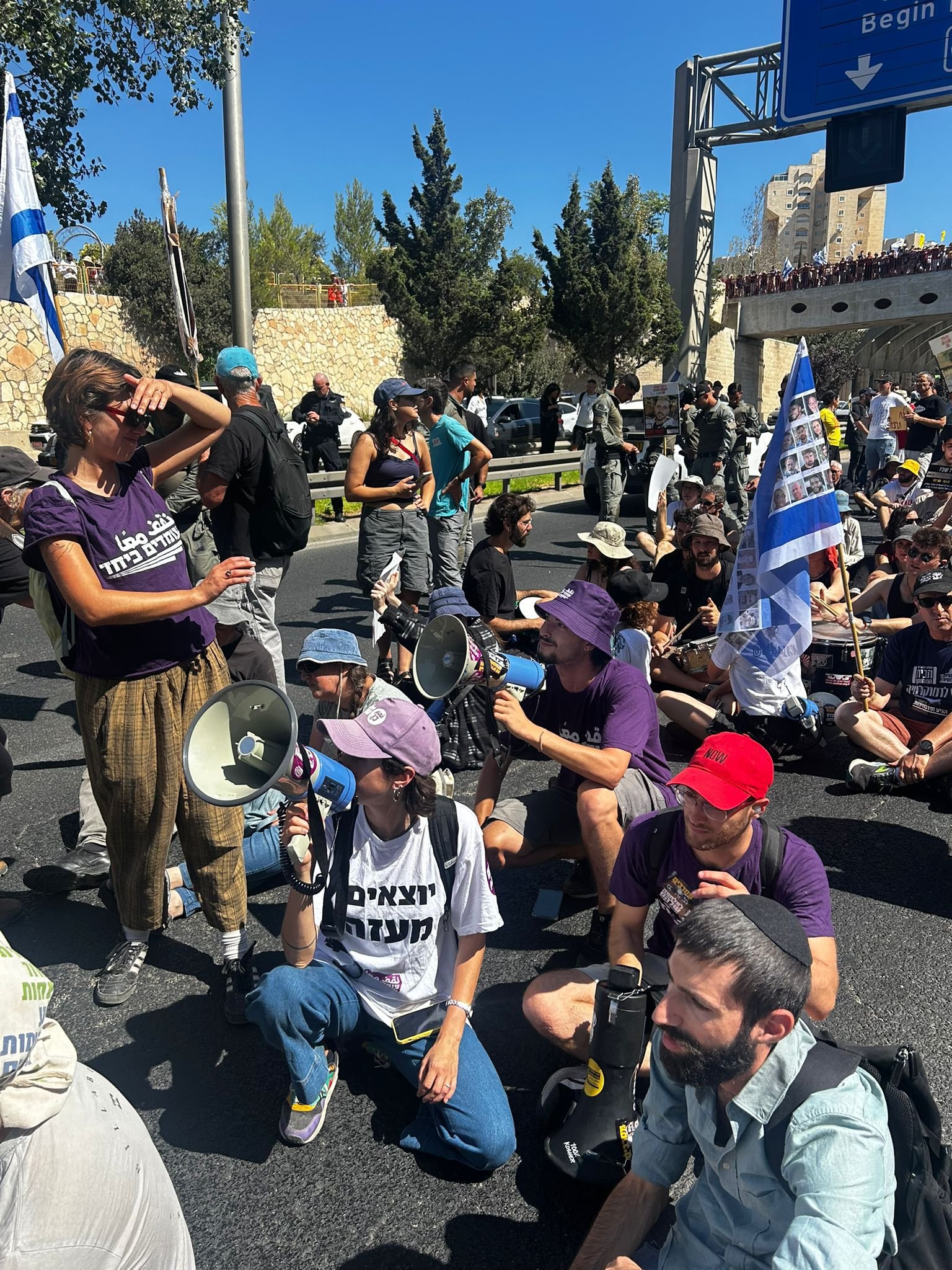 تصعيد في الاحتجاجات واغلاق شوارع بالقدس بعد نهاية اسبوع حافلة بالتظاهرات | نقف معًا: لن نتوقف حتى تتوقف الحرب-10
