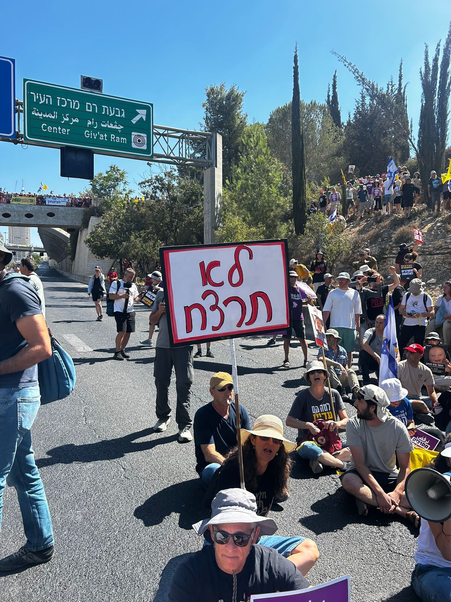 تصعيد في الاحتجاجات واغلاق شوارع بالقدس بعد نهاية اسبوع حافلة بالتظاهرات | نقف معًا: لن نتوقف حتى تتوقف الحرب-13