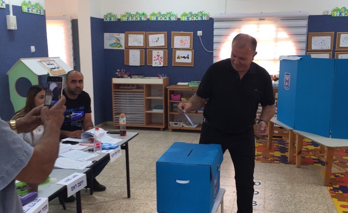 رئيس زيمر تميم ياسين يدلي بصوته.. نسبة التصويت 13%-1