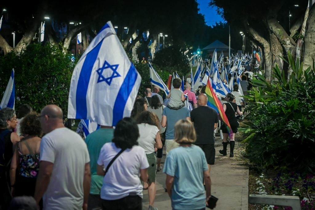 تجدد الاحتجاجات ضد حكومة نتنياهو وسط تل أبيب-2