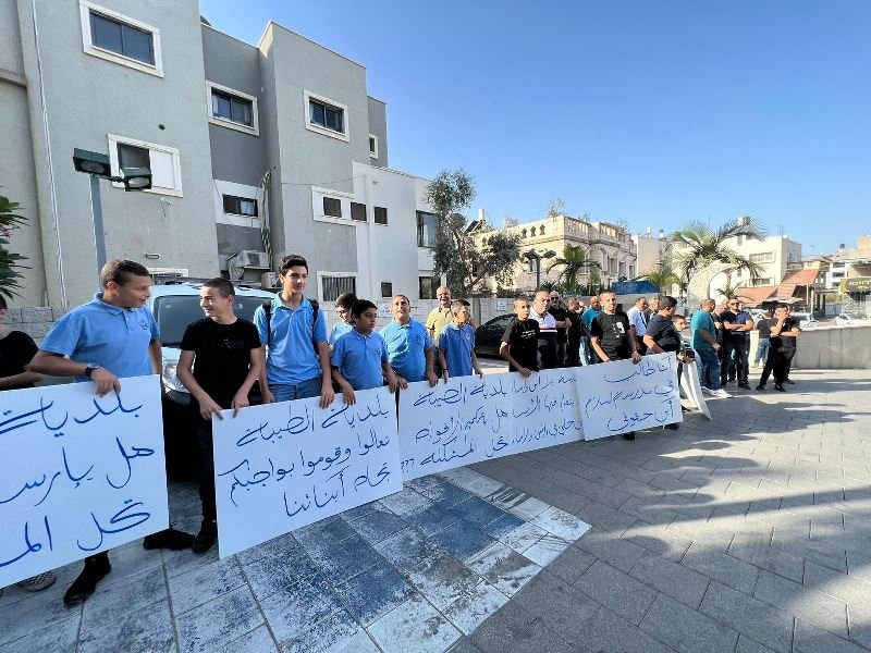 الطيبة: وقفة احتجاجية مقابل البلدية احتجاجا على ظروف مدرسة السلام-3