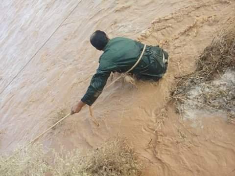 إنقاذ 4 سعوديين جرفتهم السيول في الأردن (صور)-1