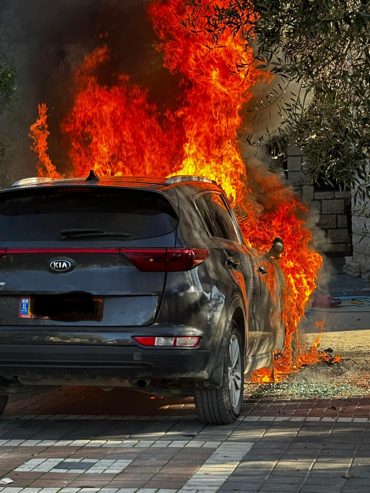 المشيرفة:إندلاع حريق في سيارة-4