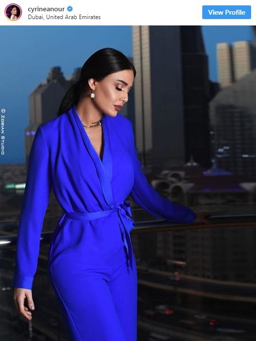 سيرين عبد النور تتألّق باللون الأزرق الملكي في دبي! -0