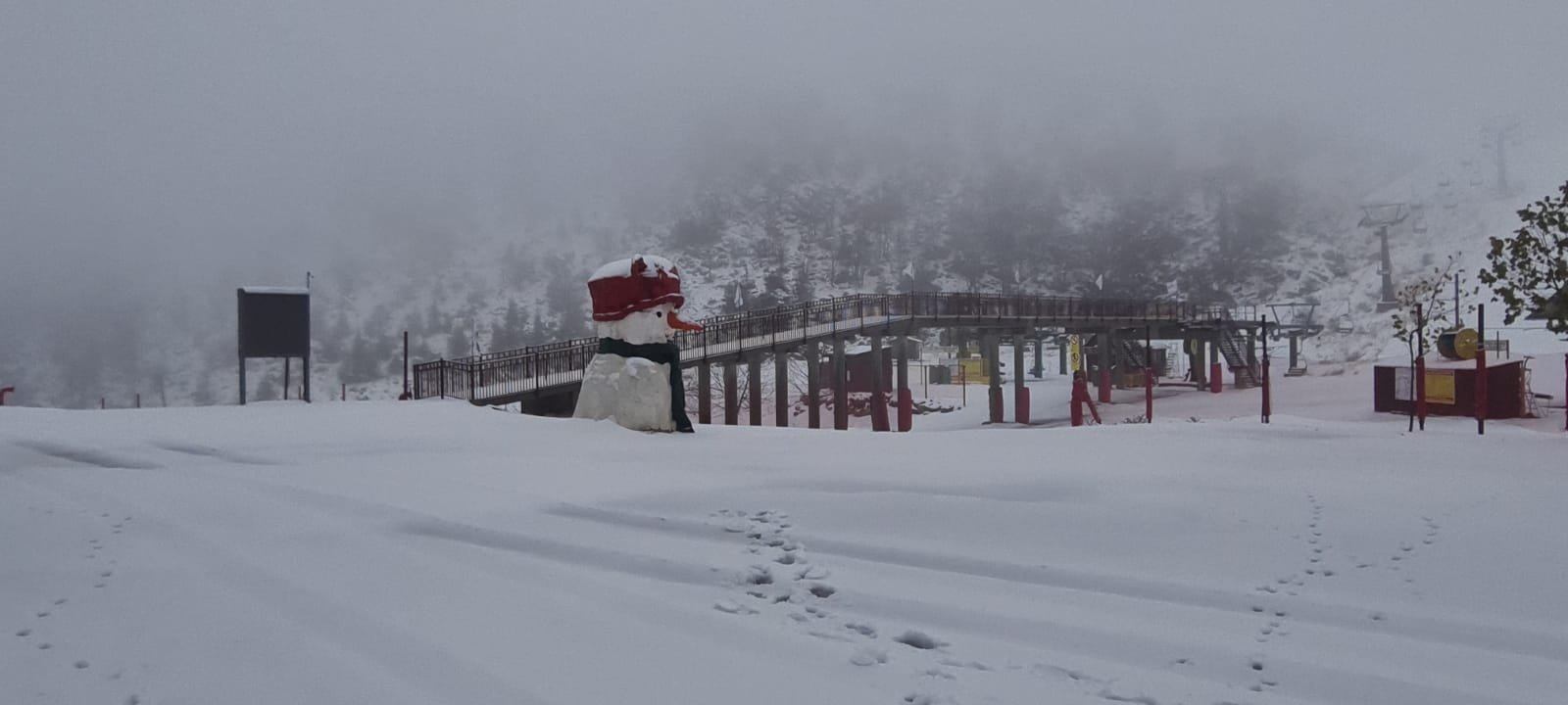 أجواء شديدة البرودة واستمرار تساقط الثلوج في جبل الشيخ-2