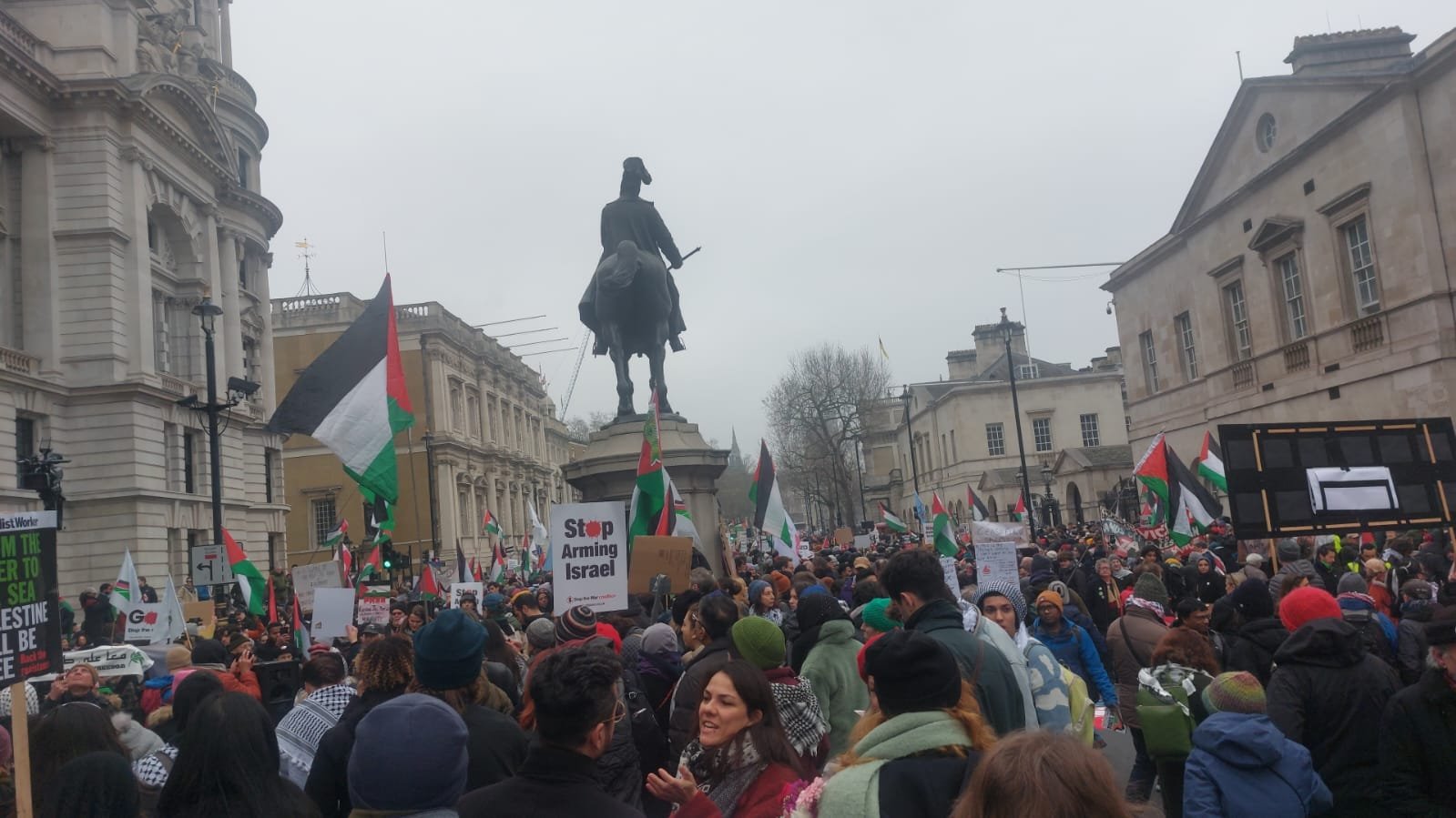 صور: الشرطة البريطانية تعتقل ثمانية متظاهرين في مظاهرة مؤيدة لفلسطين بلندن-4