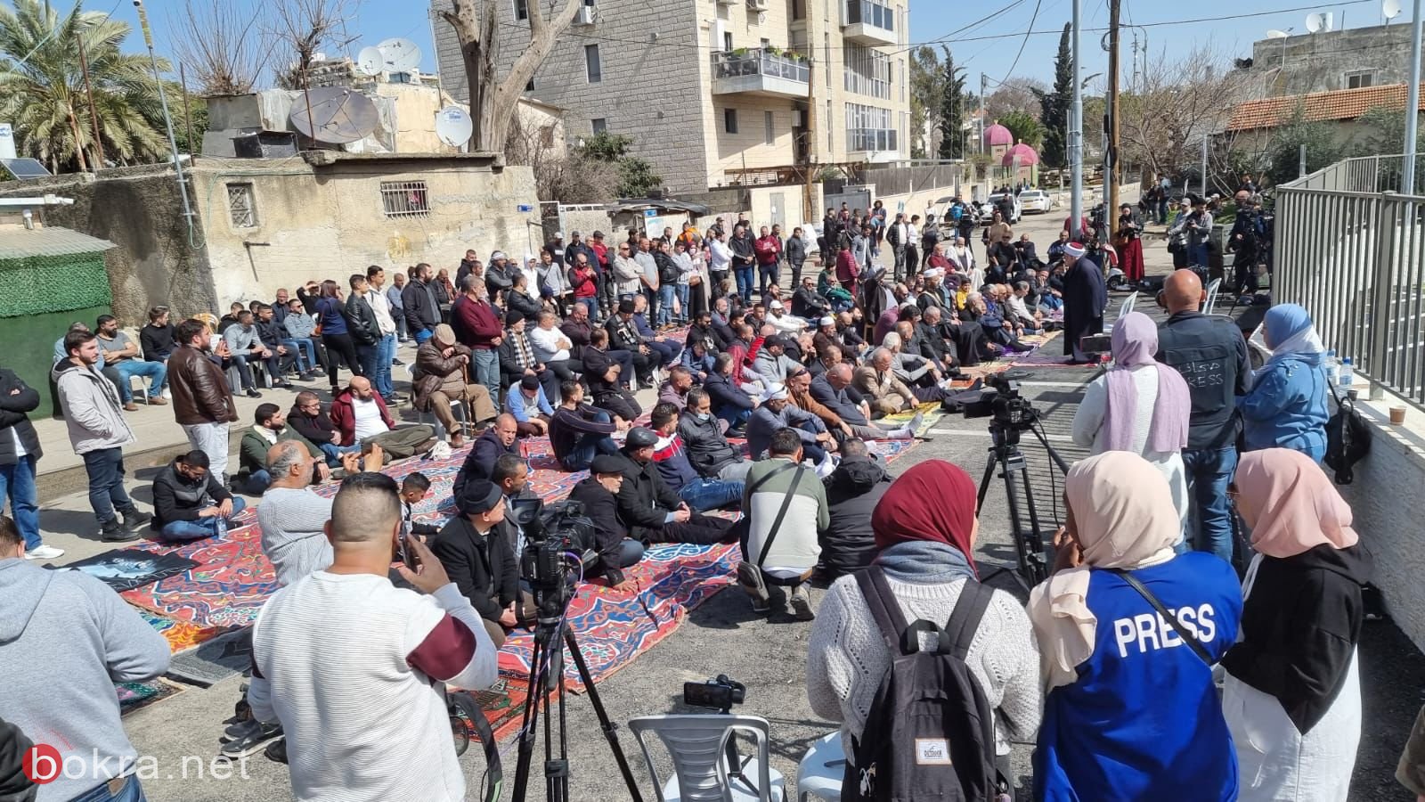 تفريق المتظاهرين في الشيخ جراح والاعتداء على منازل الحي-0