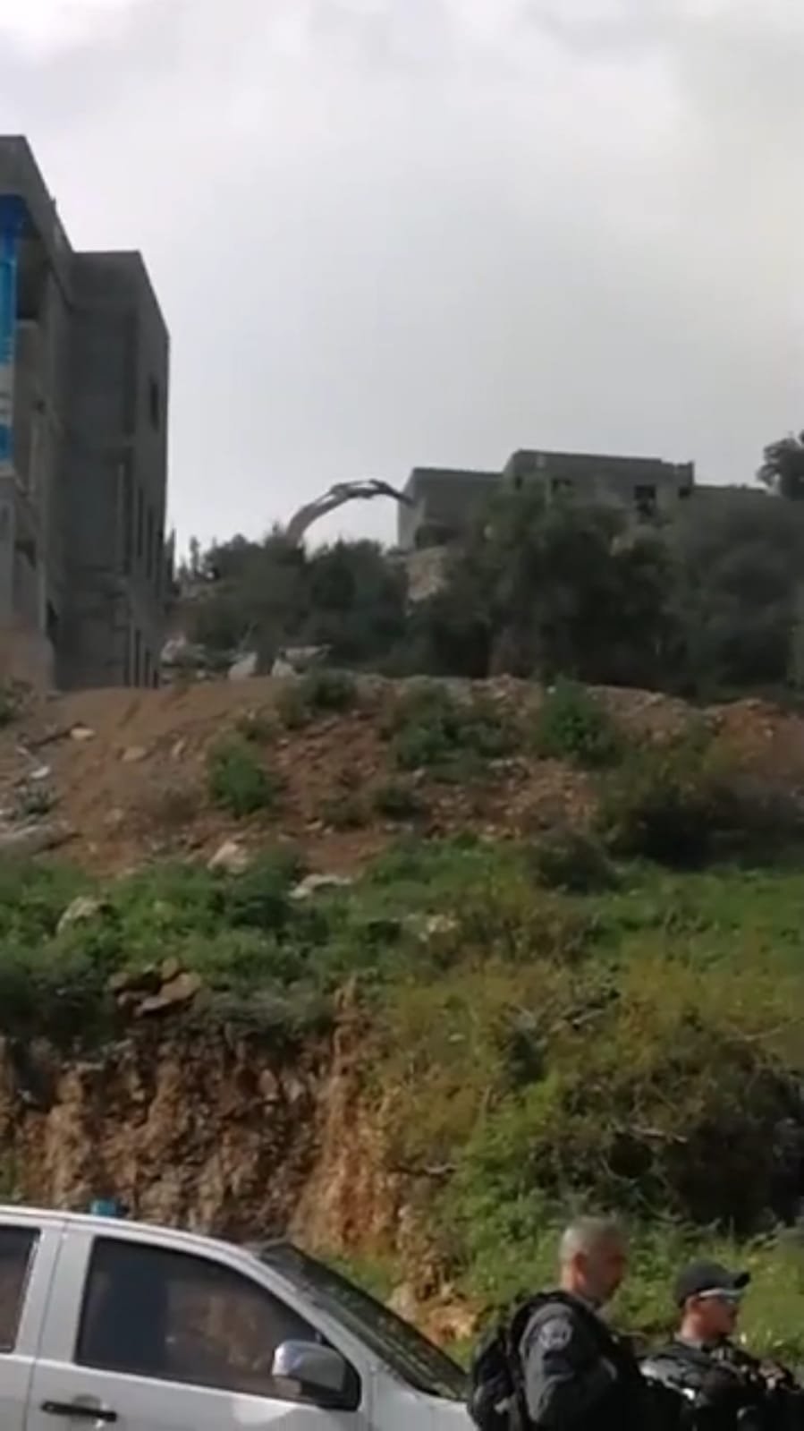 القوات الاسرائيلية تهدم بيوتًا في قرية خور صقر بالمثلث-2