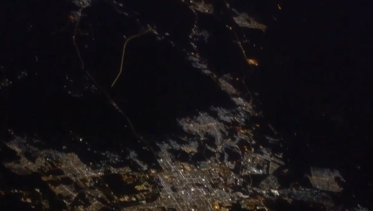 صور في غاية الجمال... شاهد مكة المكرمة من الفضاء-1