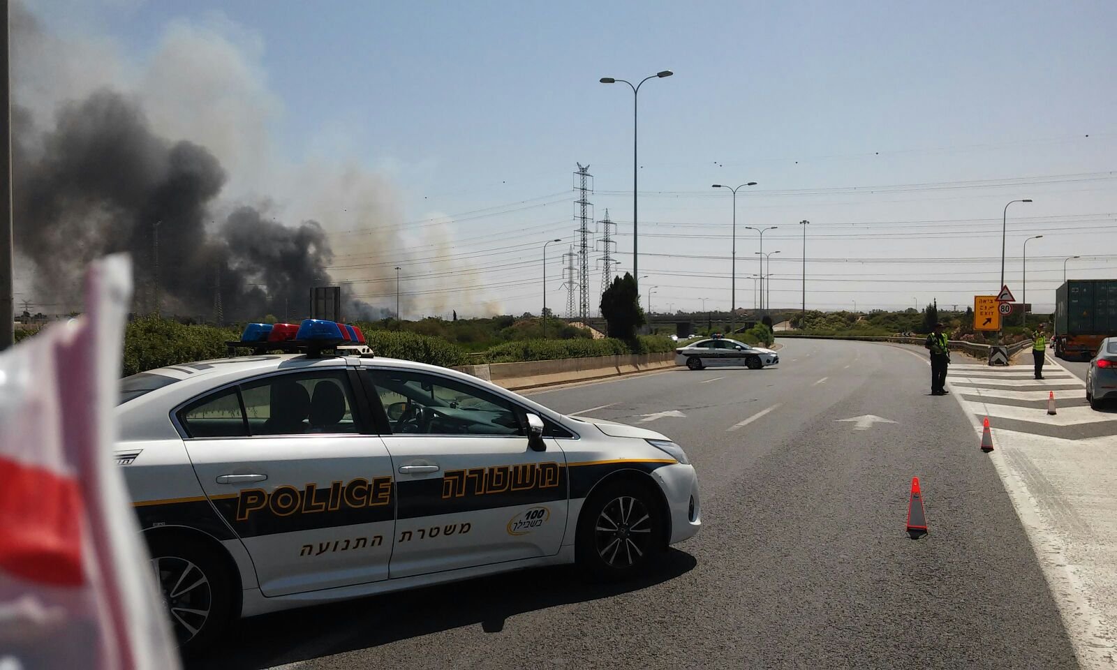 حريق هائل قرب مطار بن غوريون يتسبب بتشويش حركة الطيران، وأزمة بحركة السير-2