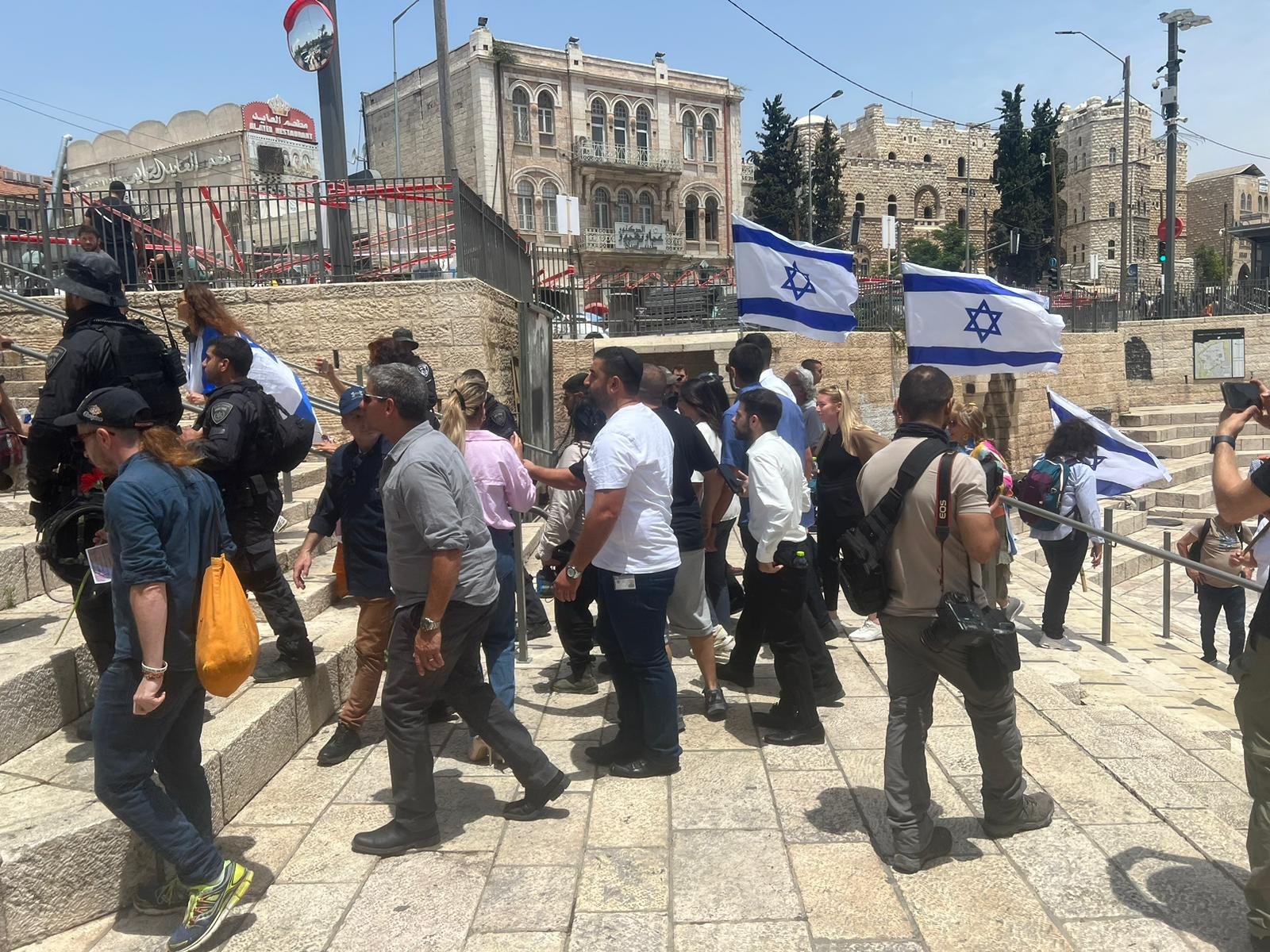 توتر في القدس وتجمعات للمستوطنين مع وزراء ونواب في عدة مناطق-3