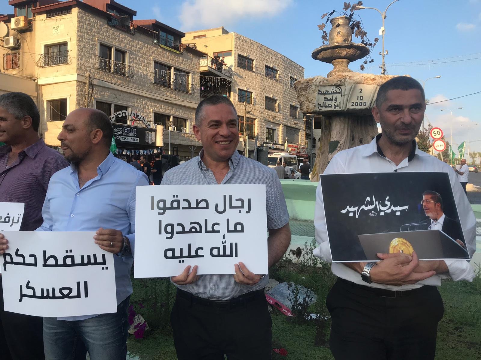 وقفات في البلدات العربية تعبيرًا عن الحزن بوفاة الرئيس المصري مرسي-3