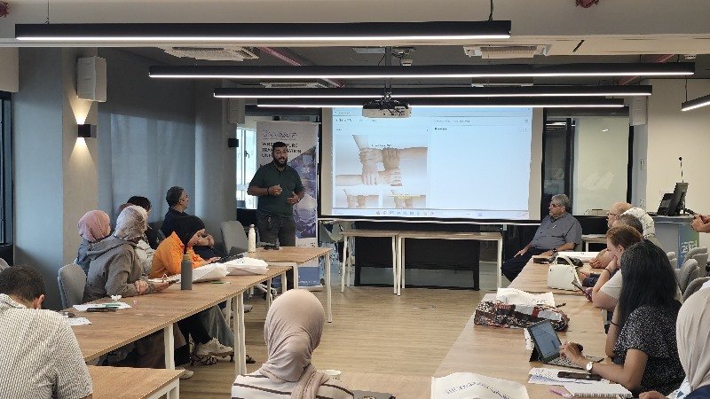 مركز جينوفيت يحتفل بتخريج دورة اللغة العبرية – المصطلحات الطبية للكوادر الطبية والصحية بالقدس الشرقية-0