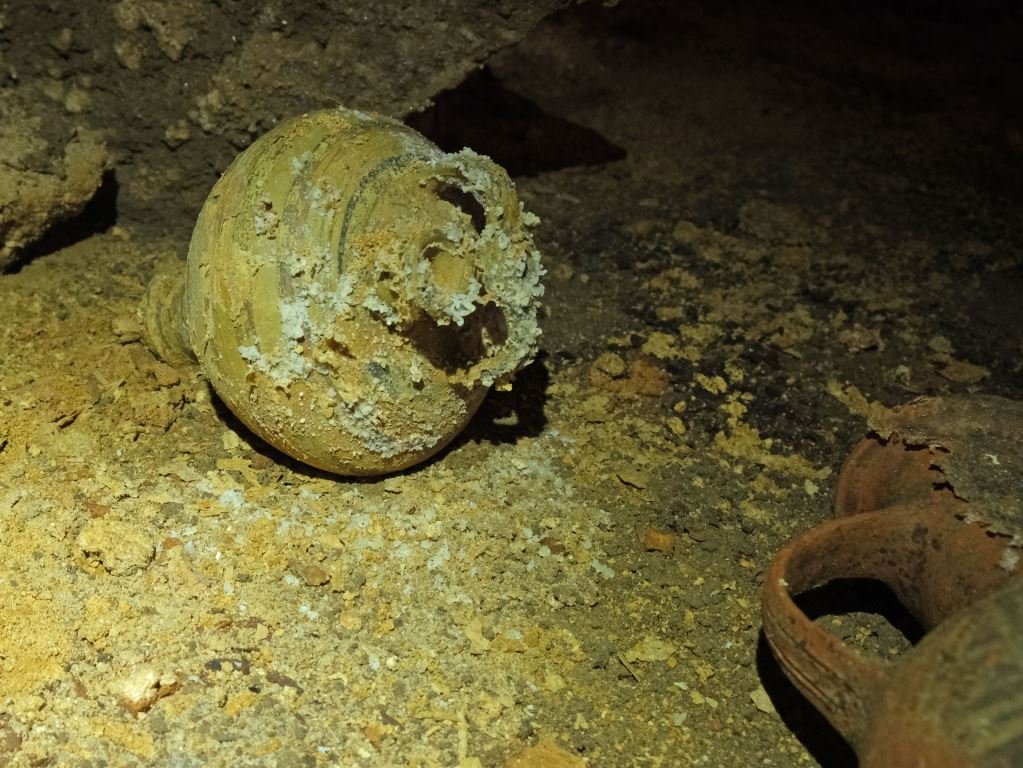 اكتشاف كهف دفن من زمن الفرعون رمسيس الثاني على الساحل جنوبي تل أبيب-3