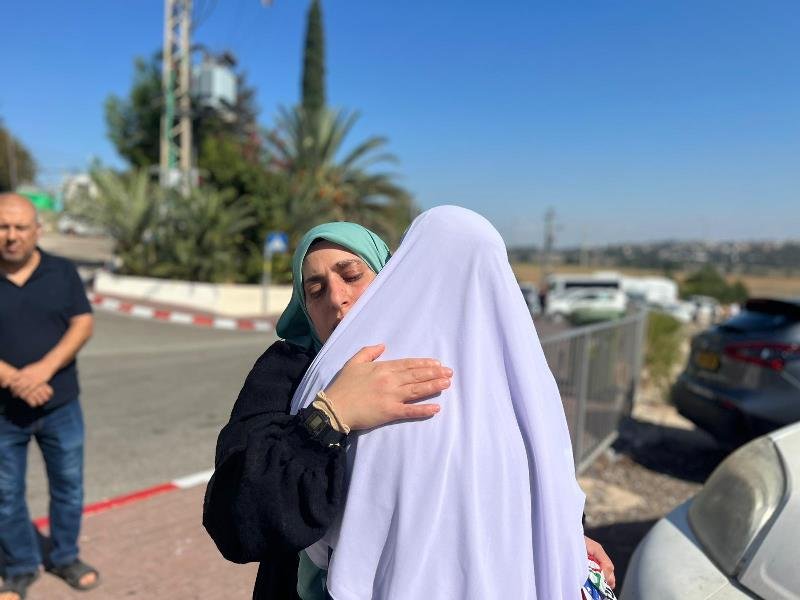 الناشطة آية خطيب تدخل السجن لقضاء محكوميتها، ووقفة مساندة لها أمام سجن الجلمة-3
